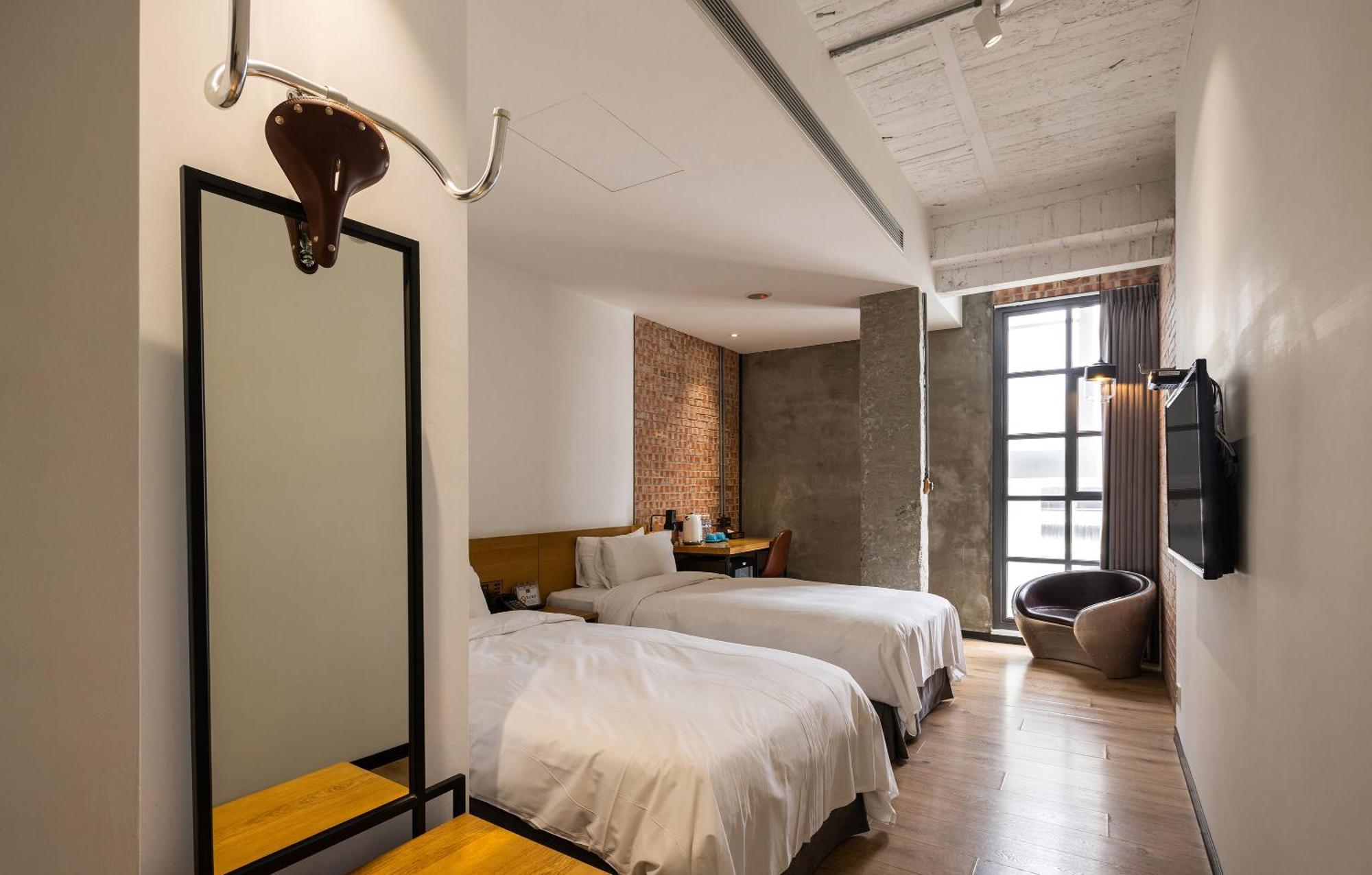 Bluesky Hotel Đài Trung Ngoại thất bức ảnh