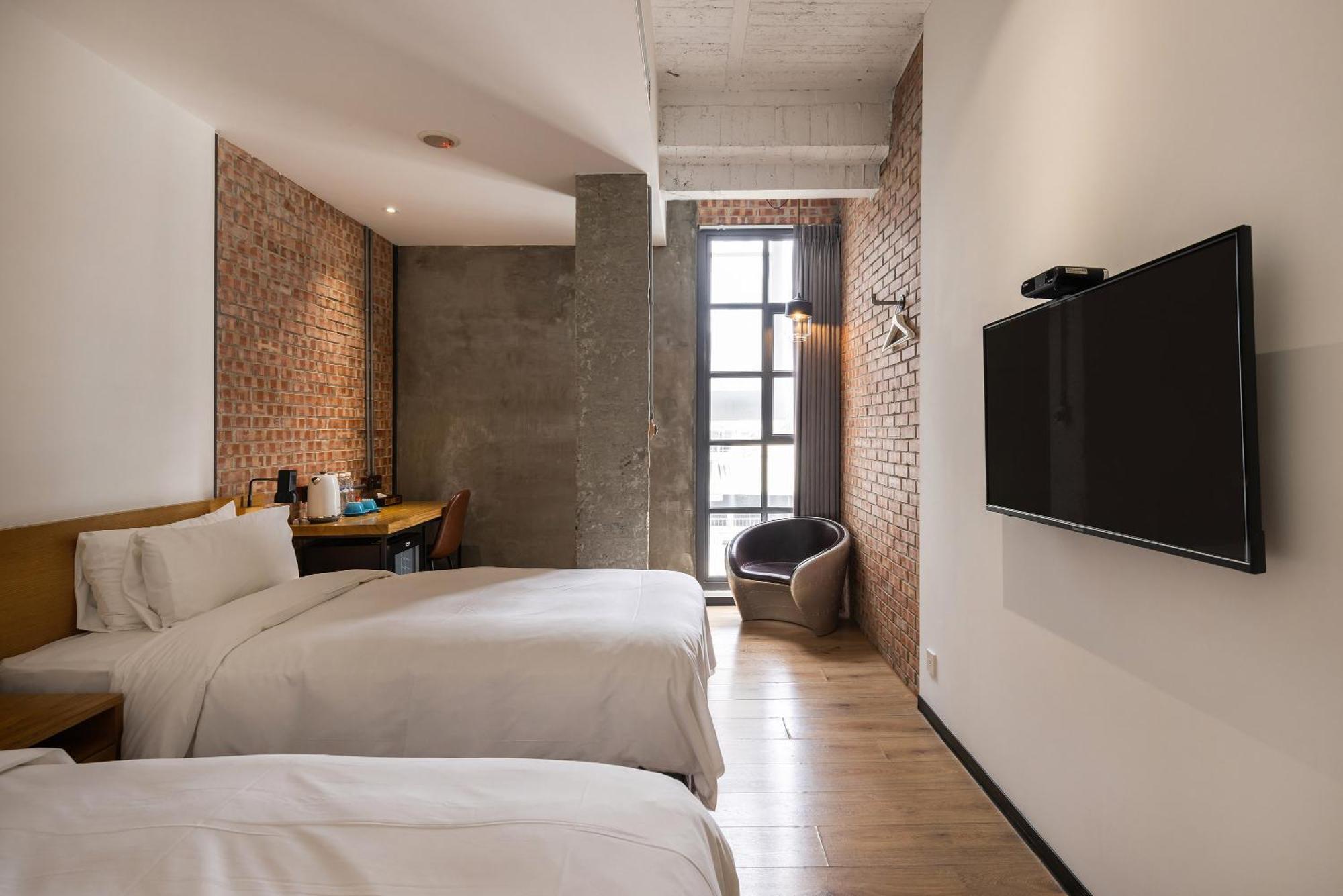 Bluesky Hotel Đài Trung Ngoại thất bức ảnh