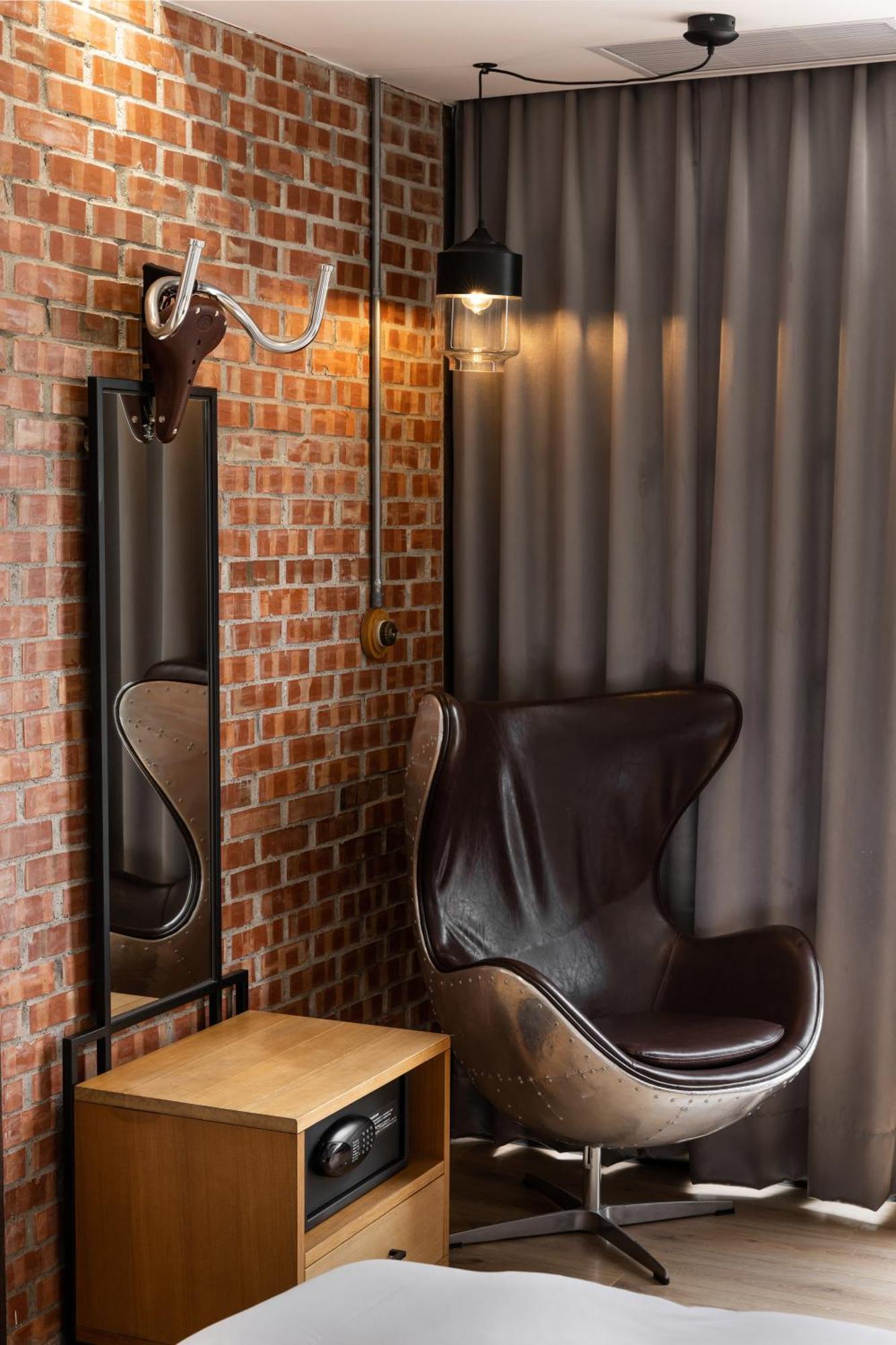 Bluesky Hotel Đài Trung Ngoại thất bức ảnh