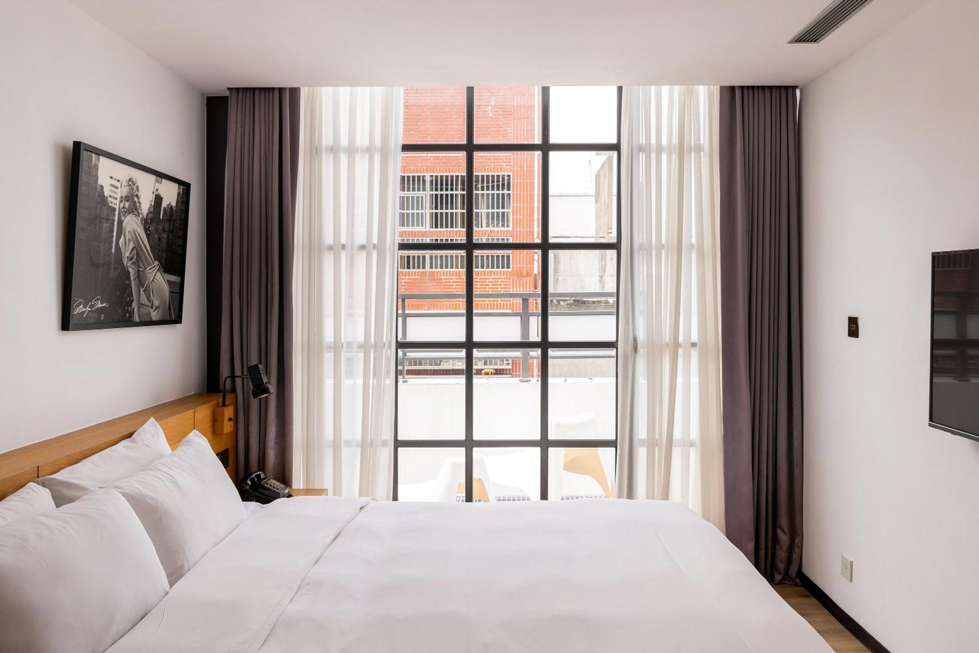 Bluesky Hotel Đài Trung Ngoại thất bức ảnh