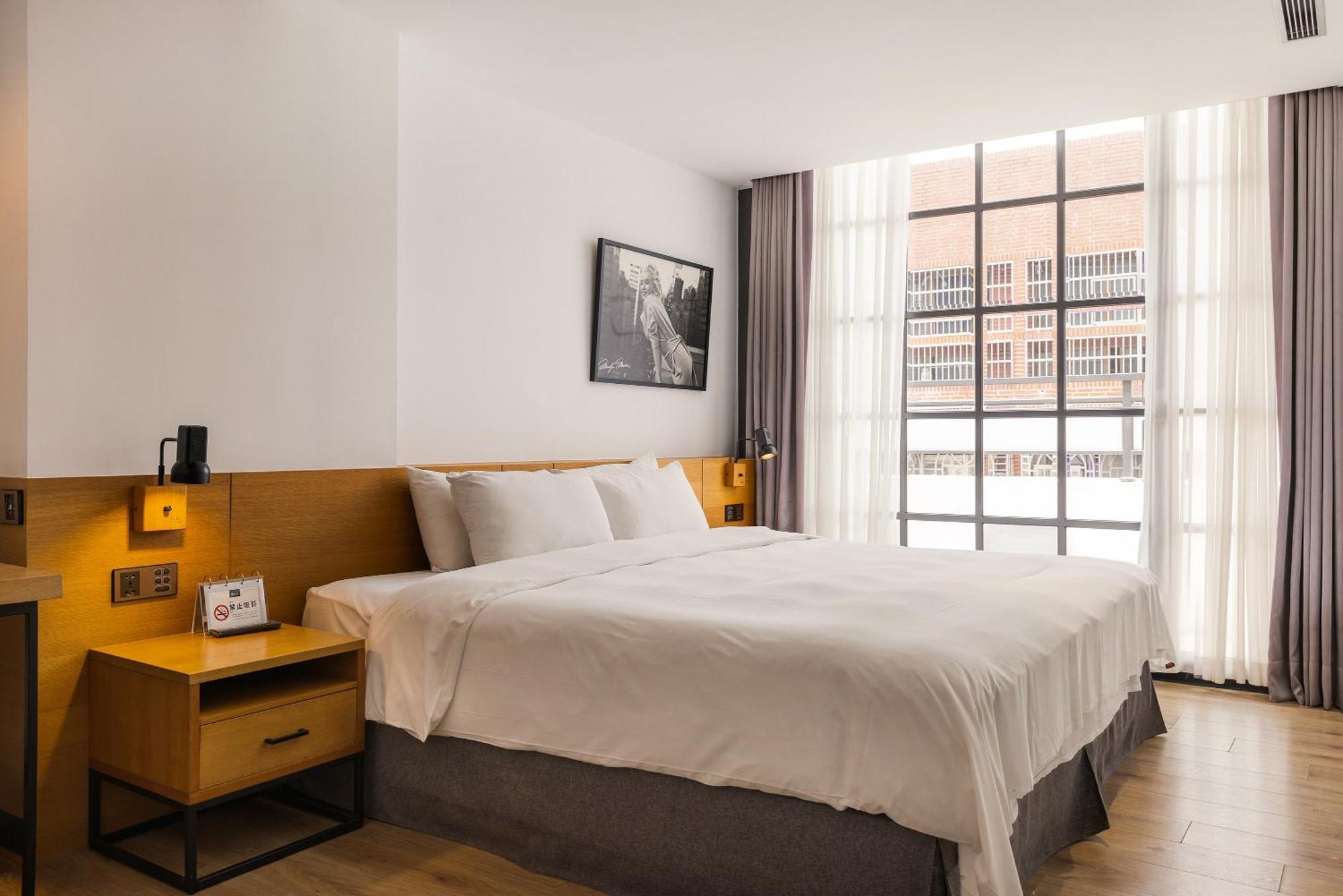 Bluesky Hotel Đài Trung Ngoại thất bức ảnh