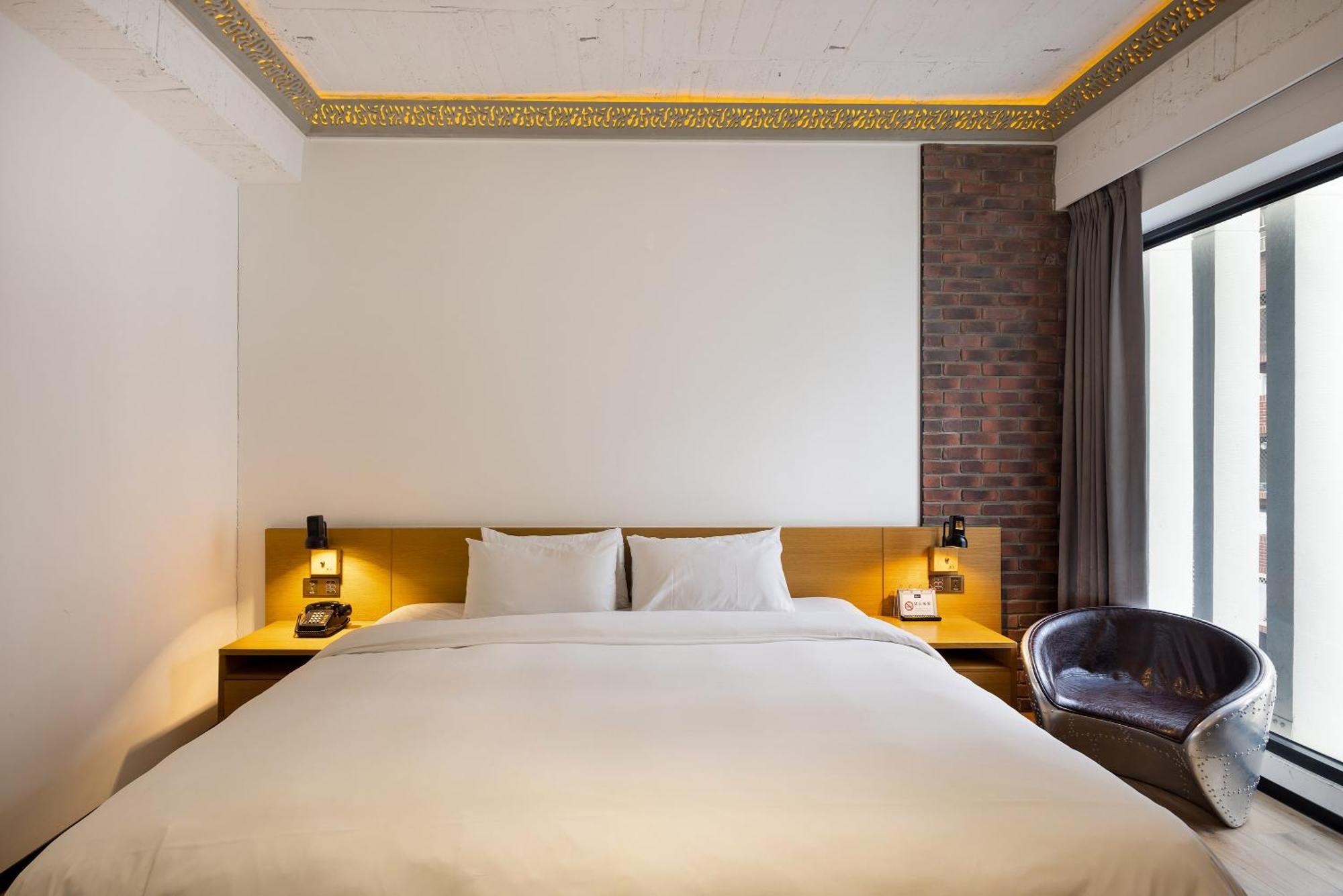 Bluesky Hotel Đài Trung Ngoại thất bức ảnh