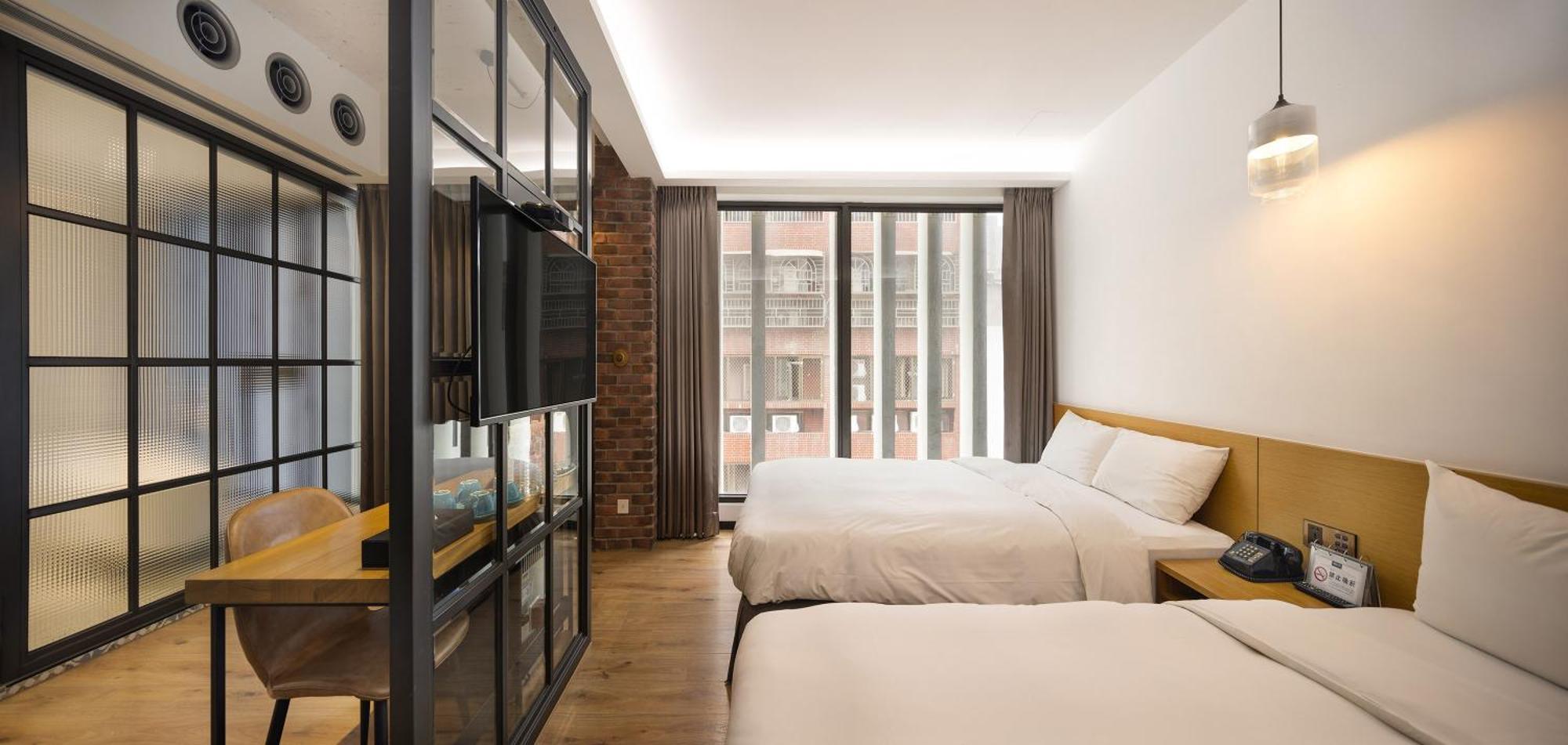 Bluesky Hotel Đài Trung Ngoại thất bức ảnh