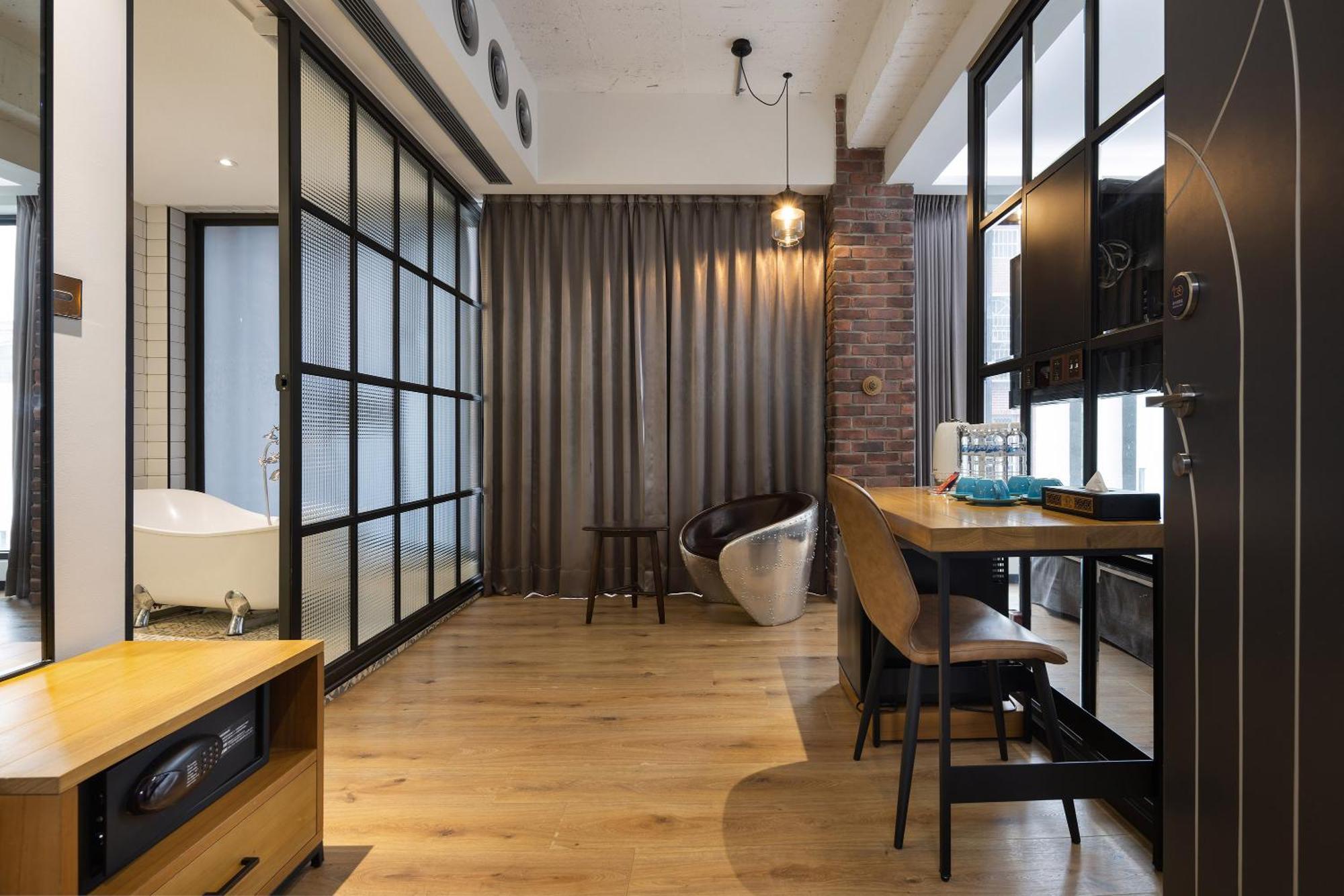 Bluesky Hotel Đài Trung Ngoại thất bức ảnh