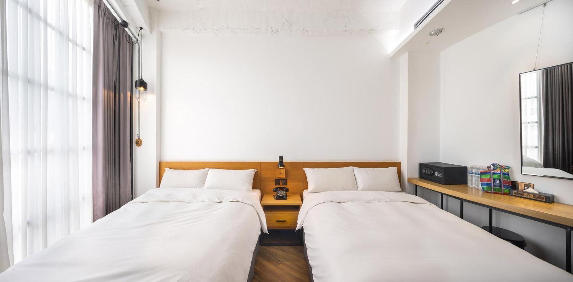 Bluesky Hotel Đài Trung Ngoại thất bức ảnh